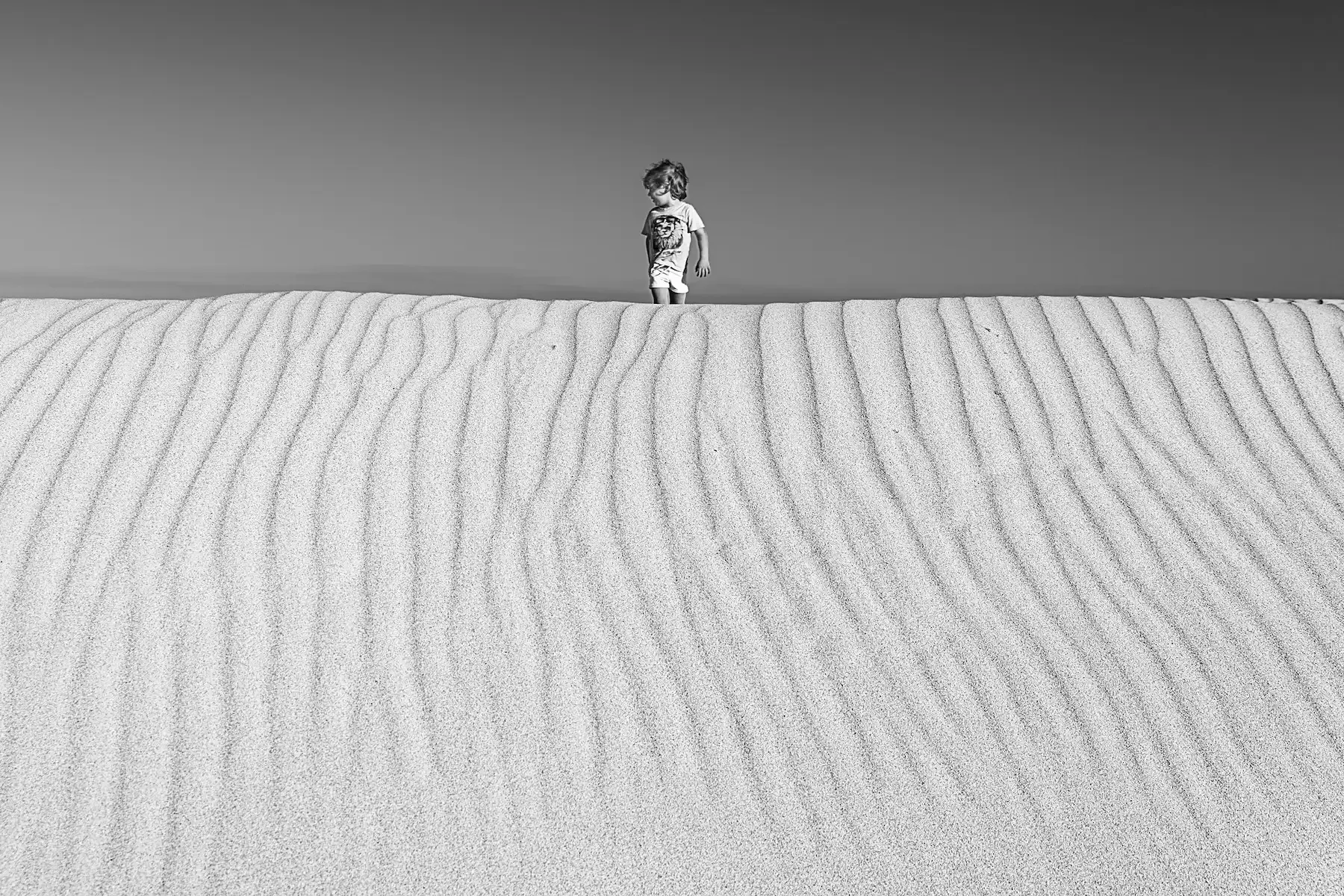 Child playing on a Cádiz beach on holiday