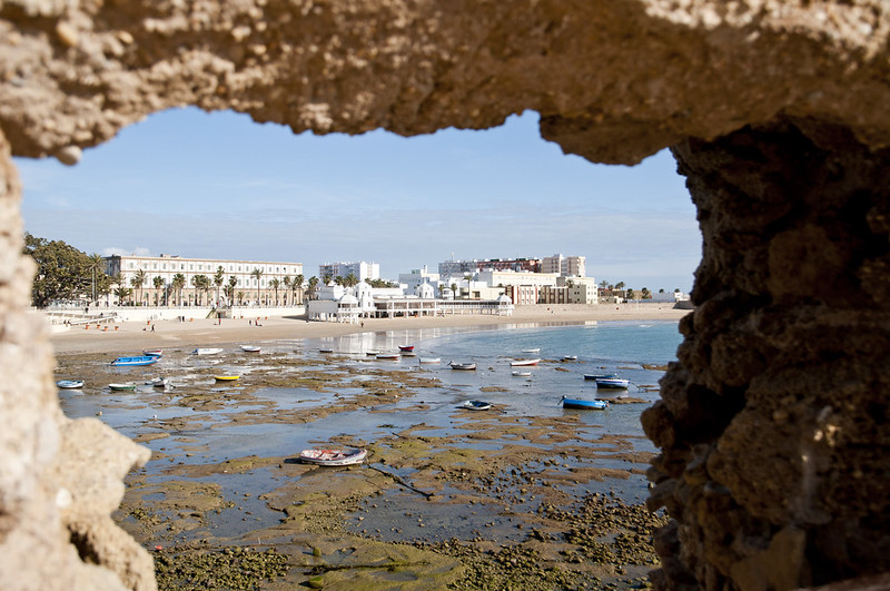 Blick auf den Stadtstrand von Cádiz